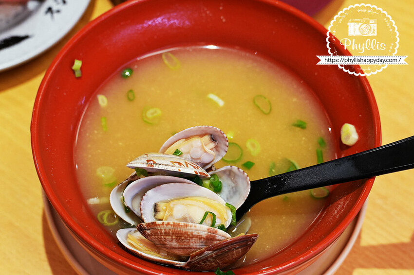 楊梅新開幕『スシロー壽司郎-楊梅中山店』超平價海膽大放送|每盤最低只要40元|停車方便|親子餐廳首選|楊梅餐廳推薦 - 相片中的菲莉絲