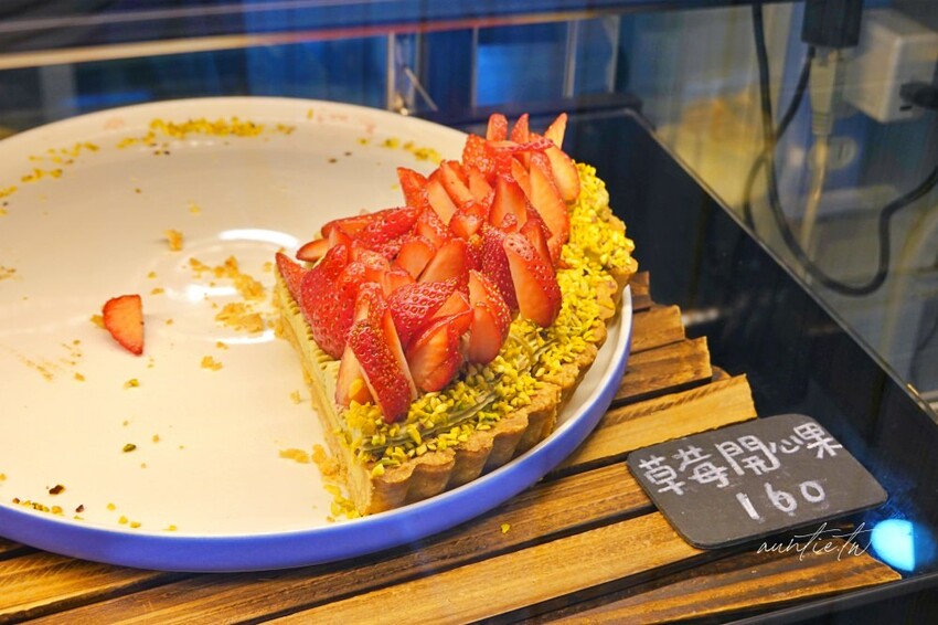 新北市淡水區【新北】淡水｜嗜甜漁港店，甜點Gelato都優秀，滬尾漁港海景咖啡廳，