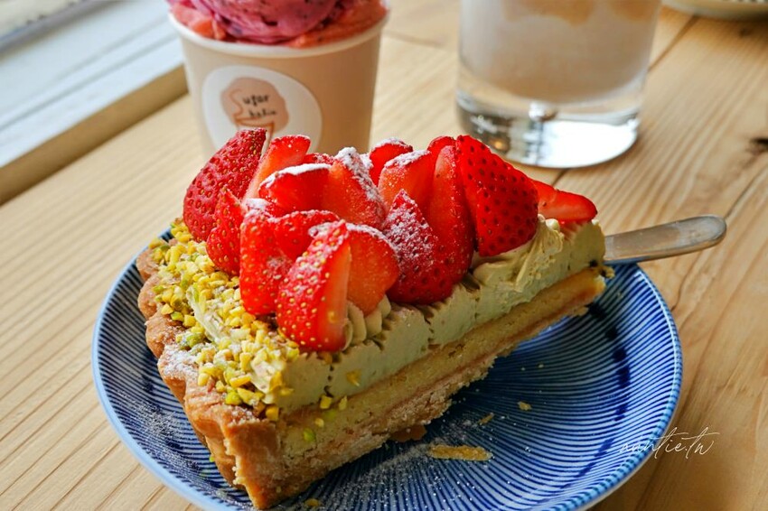 新北市淡水區【新北】淡水｜嗜甜漁港店，甜點Gelato都優秀，滬尾漁港海景咖啡廳，