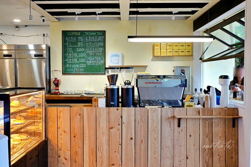 新北市淡水區【新北】淡水｜嗜甜漁港店，甜點Gelato都優秀，滬尾漁港海景咖啡廳，