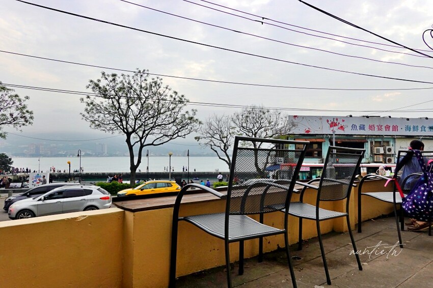 新北市淡水區【新北】淡水｜嗜甜漁港店，甜點Gelato都優秀，滬尾漁港海景咖啡廳，