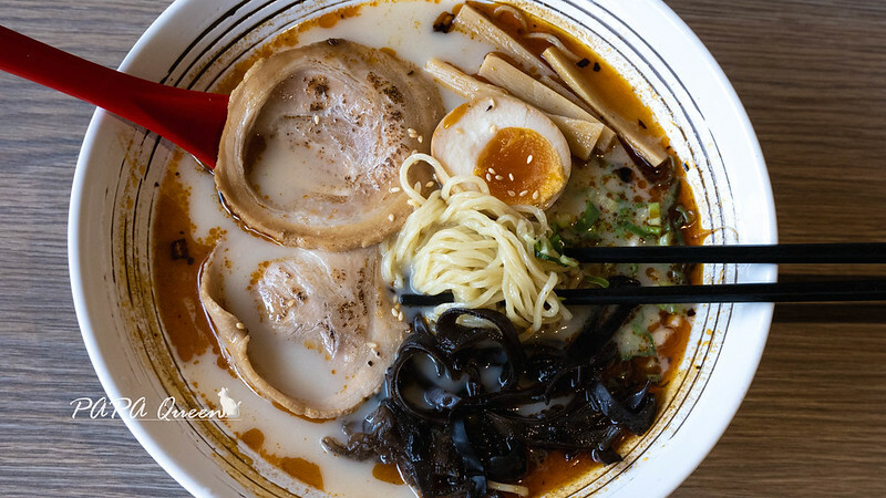 台中市西區甲拉麵－國家漫畫博物館店一邊看漫畫一邊吃拉麵 可以這樣嗎？