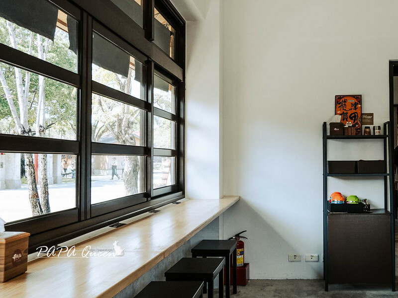 台中市西區甲拉麵－國家漫畫博物館店一邊看漫畫一邊吃拉麵 可以這樣嗎？