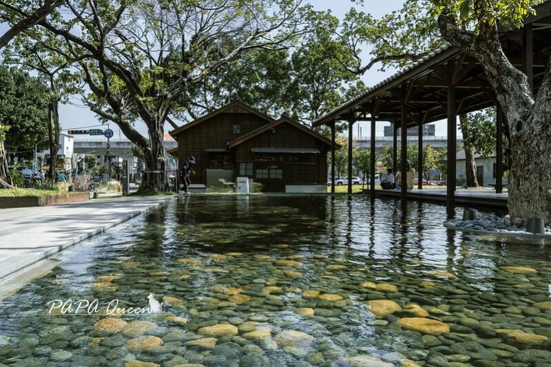 台中市西區甲拉麵－國家漫畫博物館店一邊看漫畫一邊吃拉麵 可以這樣嗎？
