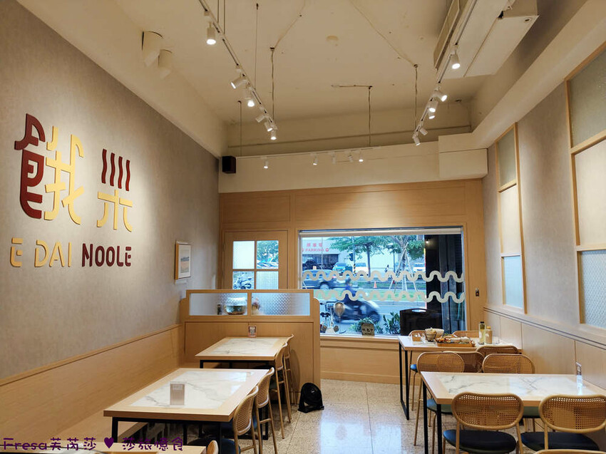 高雄市左營區高雄麵食【餓呆】超人氣！紅燒三寶麵醇厚湯頭＋肉多大塊.特製豬腳飯Ｑ嚼又香│義享時尚廣場│凹仔底捷運站│新