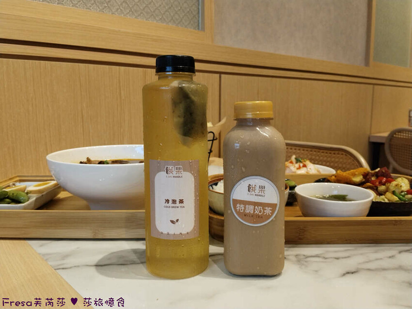 高雄市左營區高雄麵食【餓呆】超人氣！紅燒三寶麵醇厚湯頭＋肉多大塊.特製豬腳飯Ｑ嚼又香│義享時尚廣場│凹仔底捷運站│新上國小輕軌站│左營美食