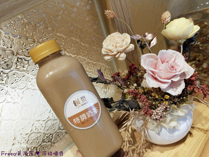 高雄市左營區高雄麵食【餓呆】超人氣！紅燒三寶麵醇厚湯頭＋肉多大塊.特製豬腳飯Ｑ嚼又香│義享時尚廣場│凹仔底捷運站│新上國小輕軌站│左營美食