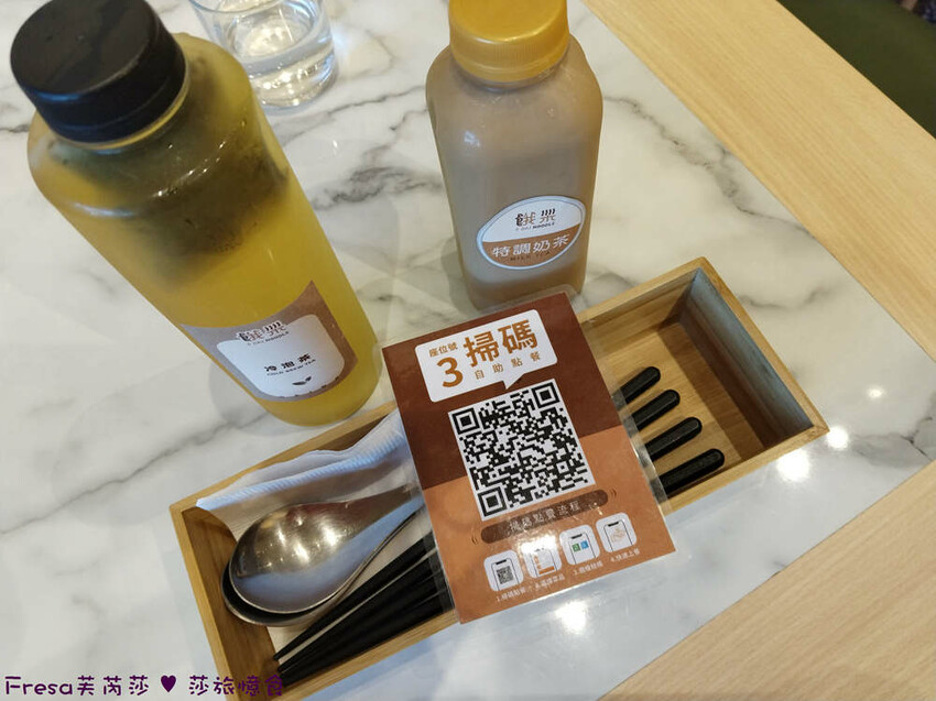 高雄市左營區高雄麵食【餓呆】超人氣！紅燒三寶麵醇厚湯頭＋肉多大塊.特製豬腳飯Ｑ嚼又香│義享時尚廣場│凹仔底捷運站│新