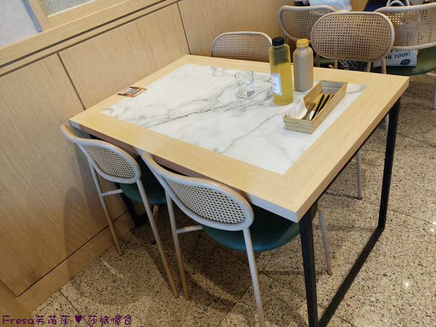 高雄市左營區高雄麵食【餓呆】超人氣！紅燒三寶麵醇厚湯頭＋肉多大塊.特製豬腳飯Ｑ嚼又香│義享時尚廣場│凹仔底捷運站│新