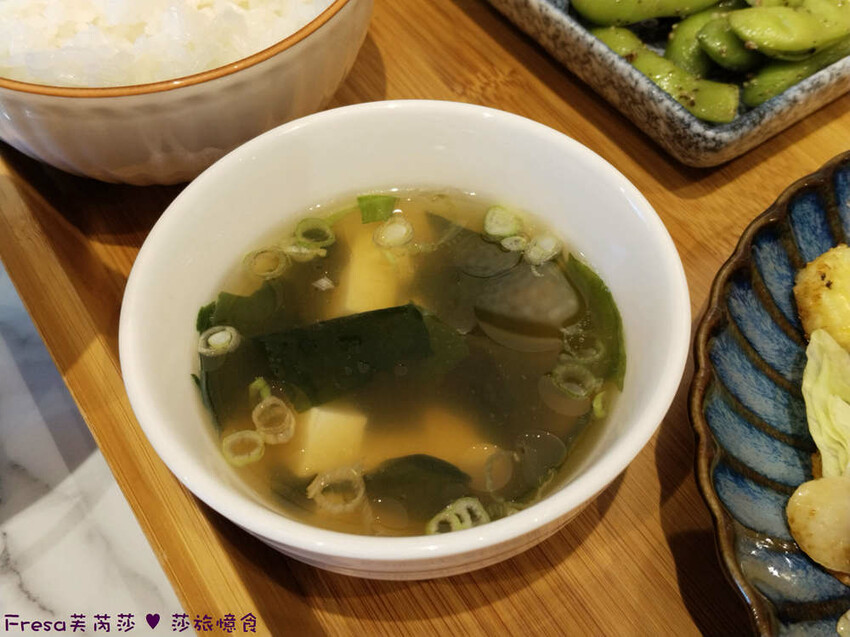 高雄市左營區高雄麵食【餓呆】超人氣！紅燒三寶麵醇厚湯頭＋肉多大塊.特製豬腳飯Ｑ嚼又香│義享時尚廣場│凹仔底捷運站│新