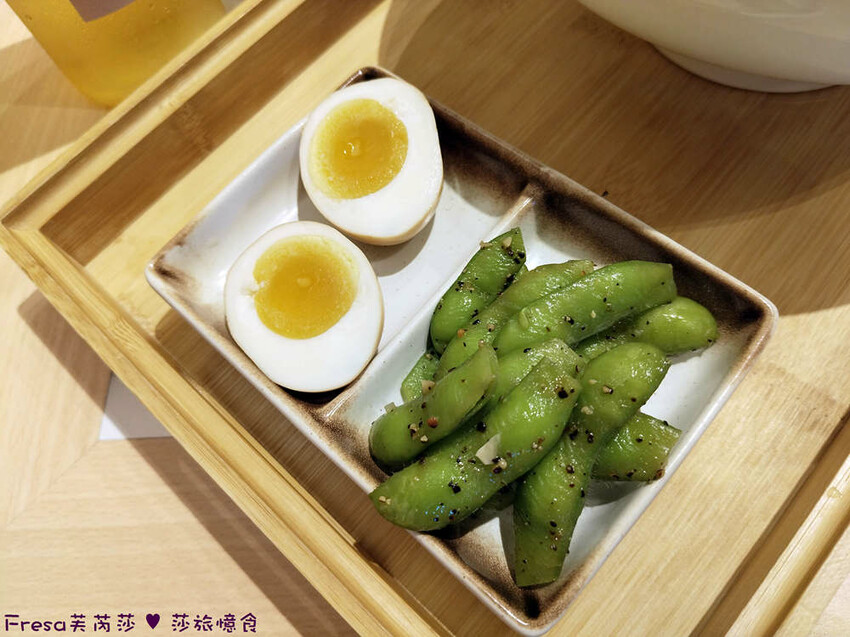 高雄市左營區高雄麵食【餓呆】超人氣！紅燒三寶麵醇厚湯頭＋肉多大塊.特製豬腳飯Ｑ嚼又香│義享時尚廣場│凹仔底捷運站│新上國小輕軌站│左營美食