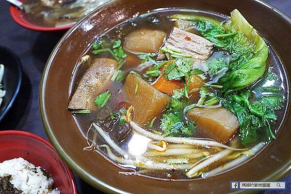 基隆市仁愛區基隆美食【味萊坊基隆站前店】口齒留香美味必吃蔬食/基隆素食/原江姐料理