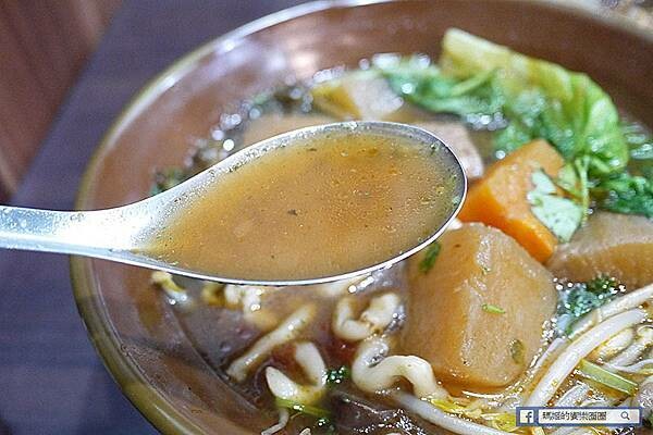 基隆市仁愛區基隆美食【味萊坊基隆站前店】口齒留香美味必吃蔬食/基隆素食/原江姐料理