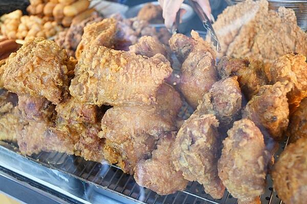 高雄市鼓山區內惟在地下午茶～酥脆的美味，吮指的滋味，就連我的阿公都淪陷！【舞創脆皮炸雞】※高雄美食推薦※內惟美食推