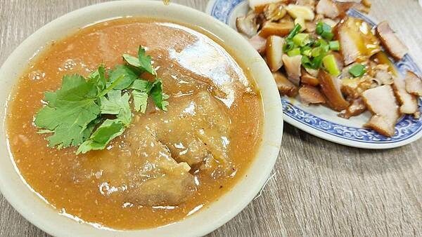 新北市板橋區民治街蚵仔麵｜沒有店名只開４小時的路邊攤