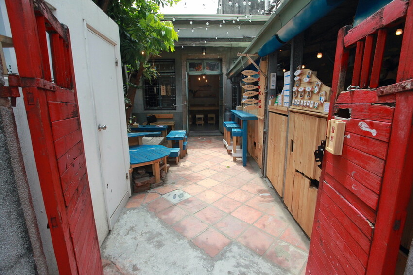 台南市中西區吃。台南市｜中西區。「魚Bar - 炸魚薯條」新店報報!!!!!英國街邊小吃炸魚薯條台南也吃得到，秒間置身在墾