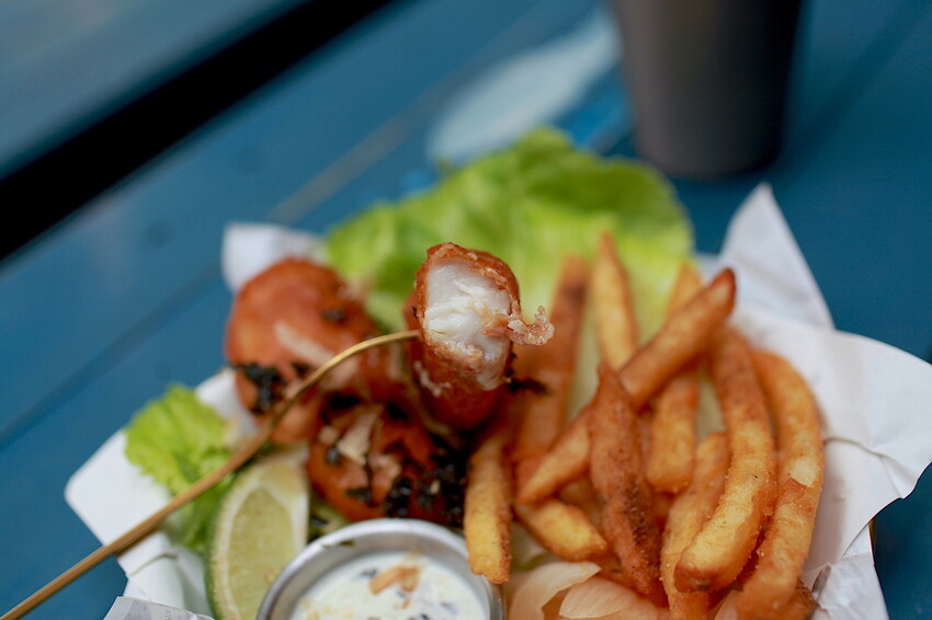 台南市中西區吃。台南市｜中西區。「魚Bar - 炸魚薯條」新店報報!!!!!英國街邊小吃炸魚薯條台南也吃得到，秒間置身在墾