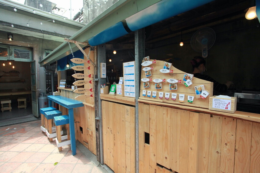 台南市中西區吃。台南市｜中西區。「魚Bar - 炸魚薯條」新店報報!!!!!英國街邊小吃炸魚薯條台南也吃得到，秒間置身在墾