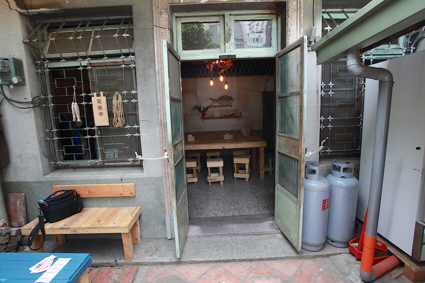 台南市中西區吃。台南市｜中西區。「魚Bar - 炸魚薯條」新店報報!!!!!英國街邊小吃炸魚薯條台南也吃得到，秒間置身在墾