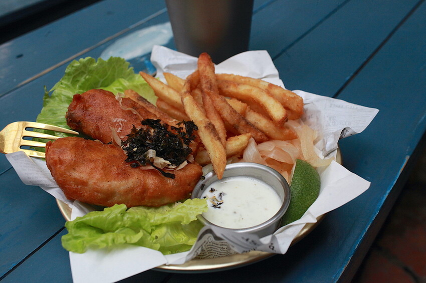 台南市中西區吃。台南市｜中西區。「魚Bar - 炸魚薯條」新店報報!!!!!英國街邊小吃炸魚薯條台南也吃得到，秒間置身在墾