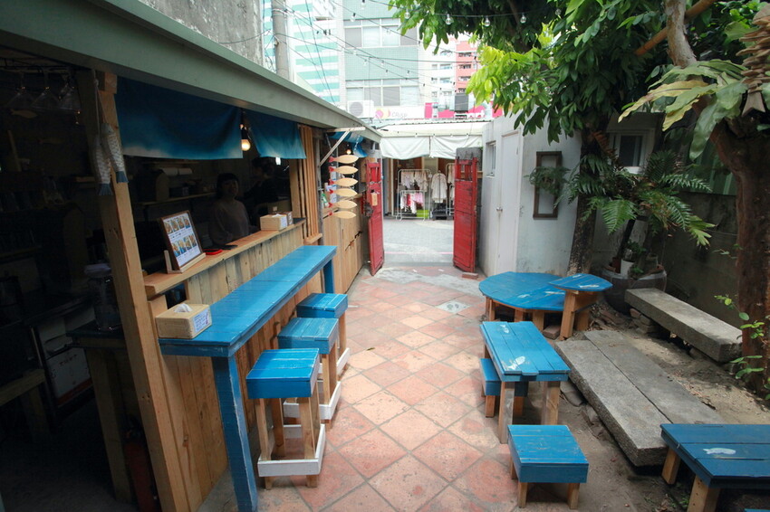 台南市中西區吃。台南市｜中西區。「魚Bar - 炸魚薯條」新店報報!!!!!英國街邊小吃炸魚薯條台南也吃得到，秒間置身在墾