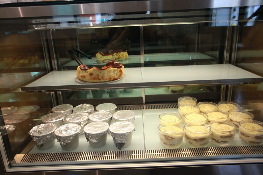 台南市北區吃。台南市｜北區。「1 PLUS CAFE 一家咖啡 台南西門店」新店報報!!!!!小北夜市周遭唯美老宅咖啡館兼麵包店