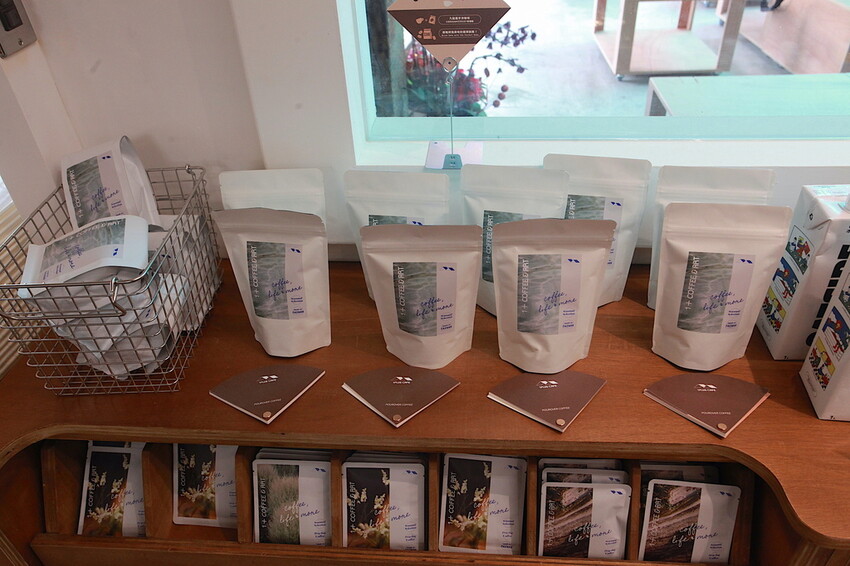 台南市北區吃。台南市｜北區。「1 PLUS CAFE 一家咖啡 台南西門店」新店報報!!!!!小北夜市周遭唯美老宅咖啡館兼麵包店