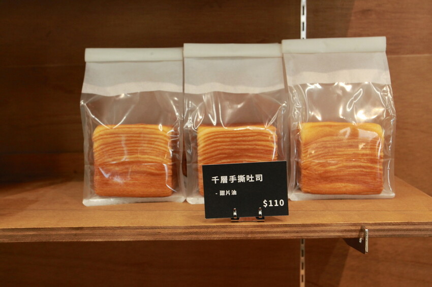 台南市北區吃。台南市｜北區。「1 PLUS CAFE 一家咖啡 台南西門店」新店報報!!!!!小北夜市周遭唯美老宅咖啡館兼麵包店