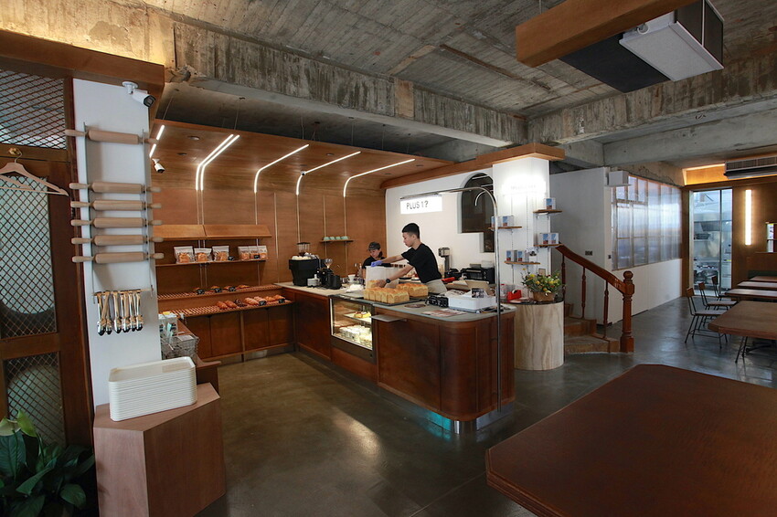 台南市北區吃。台南市｜北區。「1 PLUS CAFE 一家咖啡 台南西門店」新店報報!!!!!小北夜市周遭唯美老宅咖啡館兼麵包店