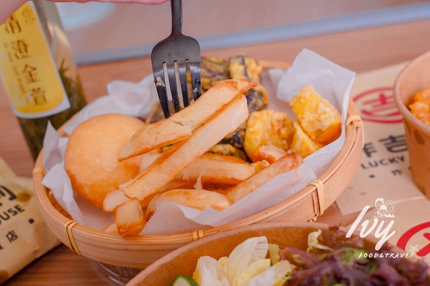 炸吉炸利炸物店 |台中北區炸雞推薦，用蒸炸技術和純芥花油，把肉汁完全鎖住、不油膩很涮嘴！ - 艾薇覓食趣