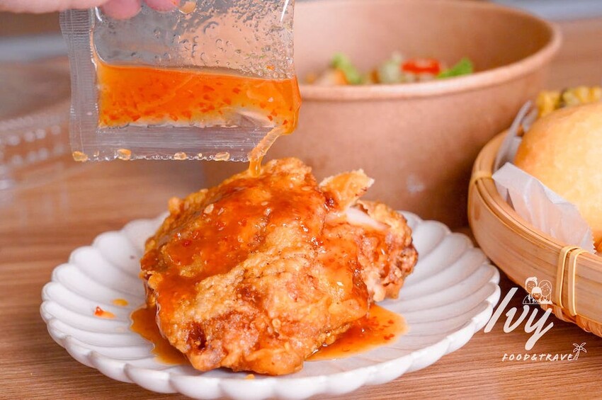 炸吉炸利炸物店 |台中北區炸雞推薦，用蒸炸技術和純芥花油，把肉汁完全鎖住、不油膩很涮嘴！ - 艾薇覓食趣