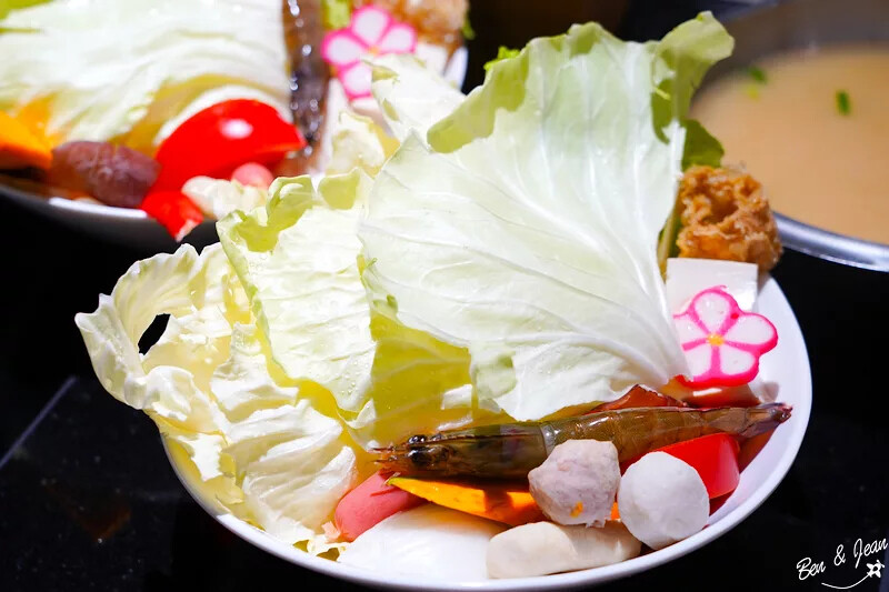 宜蘭縣宜蘭市八方悅鍋物宜蘭和睦店》優質平價日式鍋物380元起不收服務費,必點大蝦雙人豪華套餐,兒童身高未滿110公分免