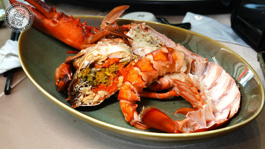 宜蘭縣礁溪鄉【 礁溪美食． 巨無霸米粉湯 】吃巨無霸海鮮米粉湯送10樣小菜絕對能滿足每個人的胃，很適合母親節帶全家一