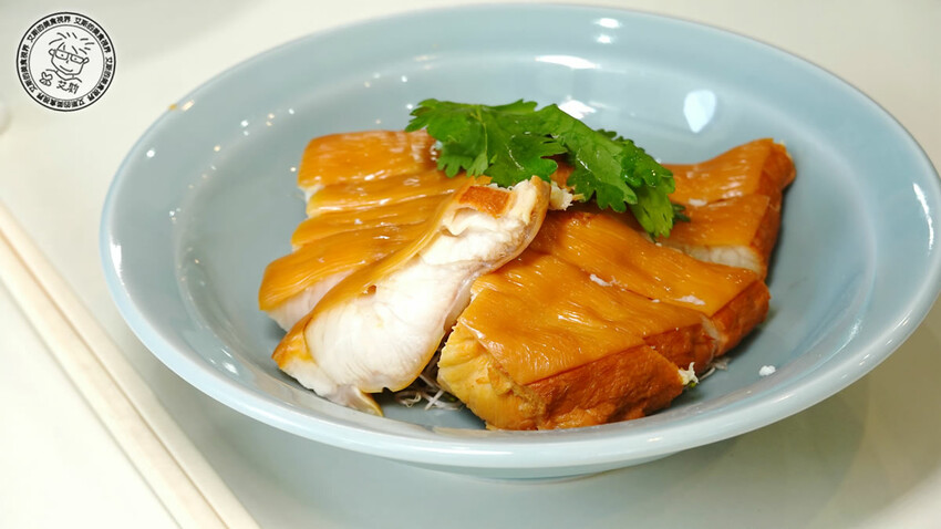 宜蘭縣礁溪鄉【 礁溪美食． 巨無霸米粉湯 】吃巨無霸海鮮米粉湯送10樣小菜絕對能滿足每個人的胃，很適合母親節帶全家一
