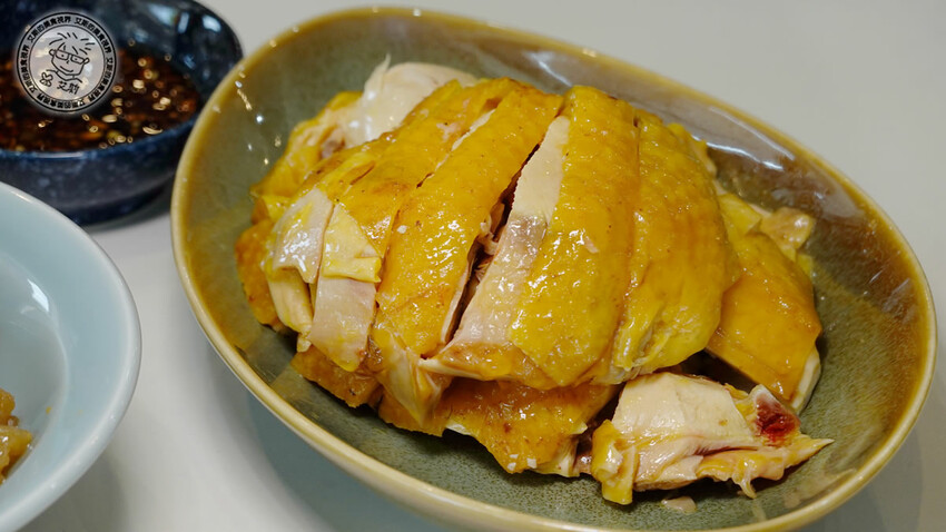 宜蘭縣礁溪鄉【 礁溪美食． 巨無霸米粉湯 】吃巨無霸海鮮米粉湯送10樣小菜絕對能滿足每個人的胃，很適合母親節帶全家一