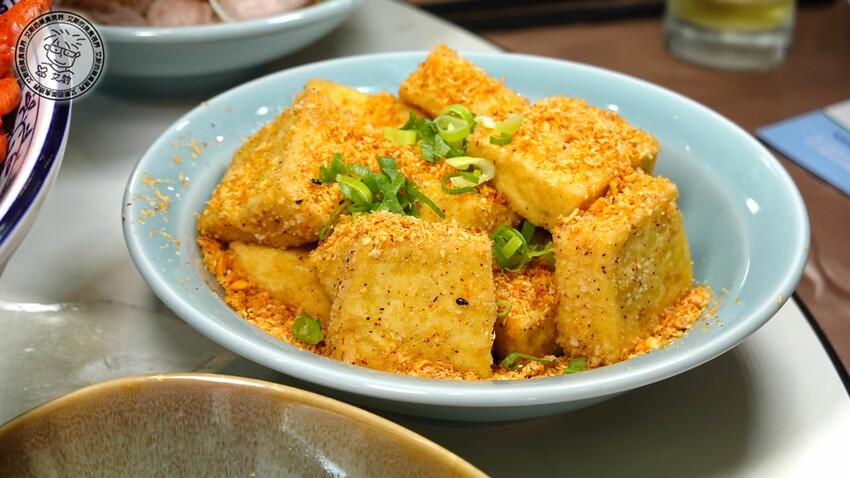 宜蘭縣礁溪鄉【 礁溪美食． 巨無霸米粉湯 】吃巨無霸海鮮米粉湯送10樣小菜絕對能滿足每個人的胃，很適合母親節帶全家一