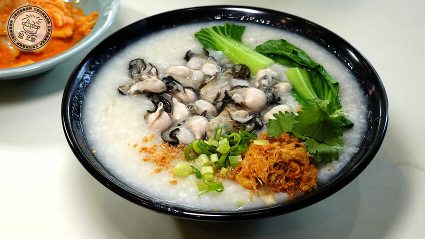 宜蘭縣礁溪鄉【 礁溪美食． 巨無霸米粉湯 】吃巨無霸海鮮米粉湯送10樣小菜絕對能滿足每個人的胃，很適合母親節帶全家一