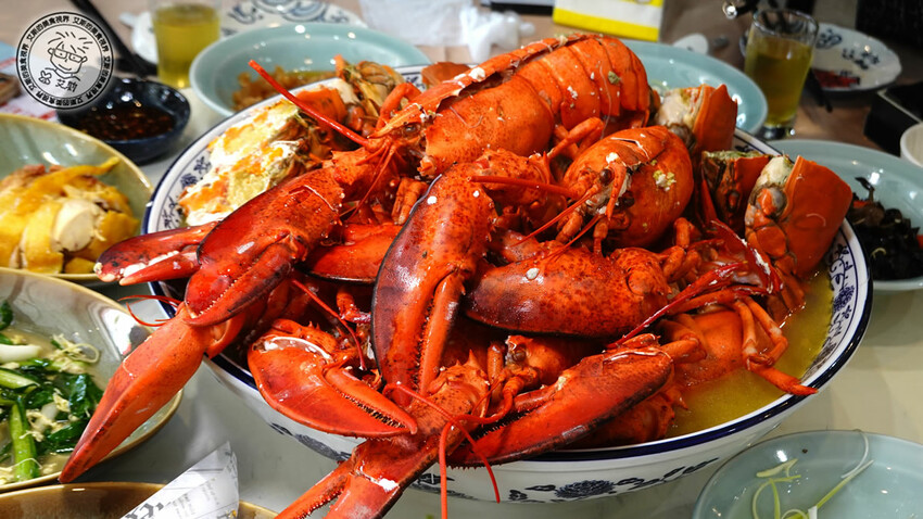 宜蘭縣礁溪鄉【 礁溪美食． 巨無霸米粉湯 】吃巨無霸海鮮米粉湯送10樣小菜絕對能滿足每個人的胃，很適合母親節帶全家一