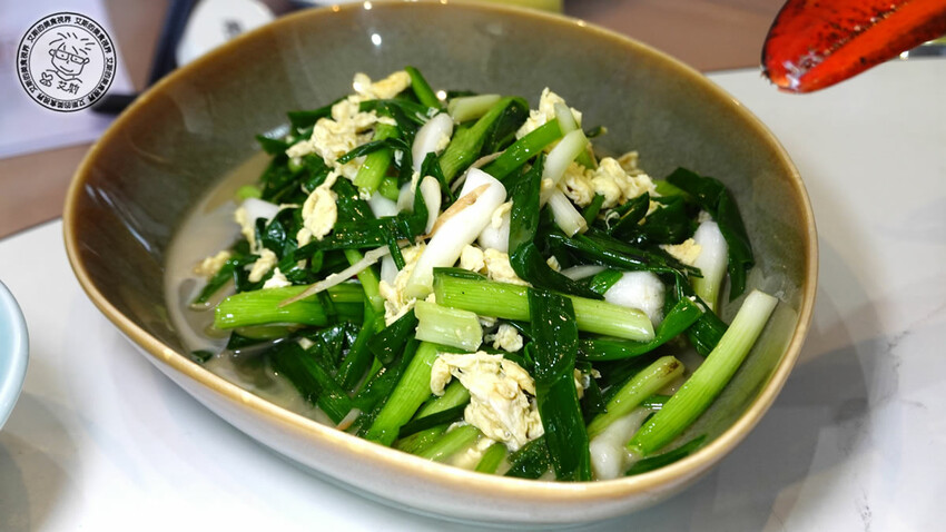 宜蘭縣礁溪鄉【 礁溪美食． 巨無霸米粉湯 】吃巨無霸海鮮米粉湯送10樣小菜絕對能滿足每個人的胃，很適合母親節帶全家一