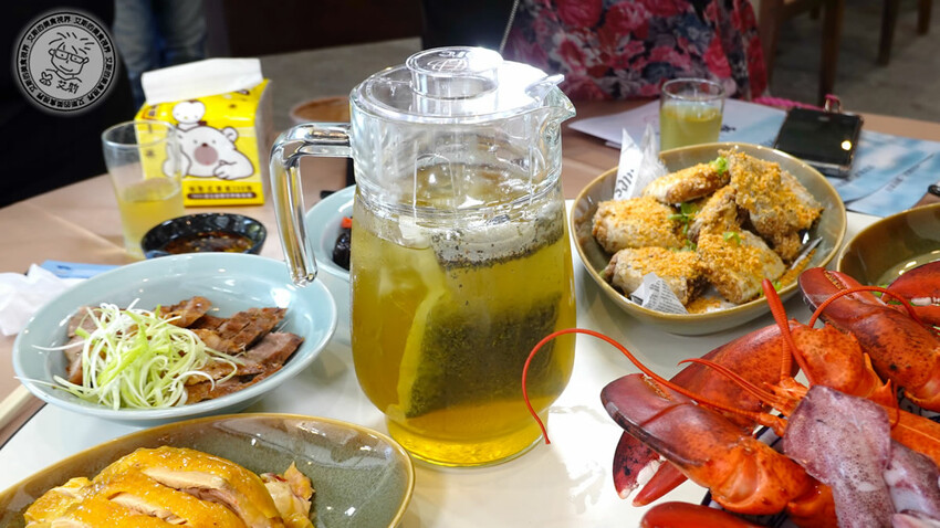 宜蘭縣礁溪鄉【 礁溪美食． 巨無霸米粉湯 】吃巨無霸海鮮米粉湯送10樣小菜絕對能滿足每個人的胃，很適合母親節帶全家一