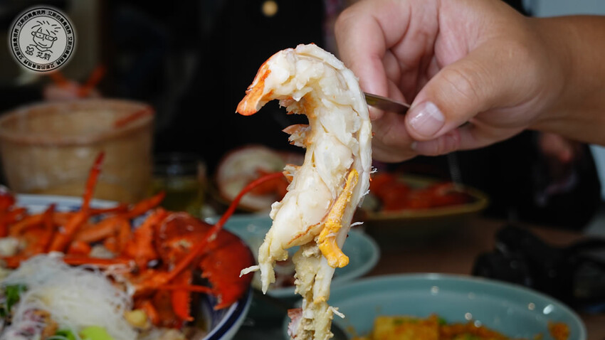 宜蘭縣礁溪鄉【 礁溪美食． 巨無霸米粉湯 】吃巨無霸海鮮米粉湯送10樣小菜絕對能滿足每個人的胃，很適合母親節帶全家一