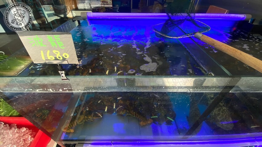 宜蘭縣礁溪鄉【 礁溪美食． 巨無霸米粉湯 】吃巨無霸海鮮米粉湯送10樣小菜絕對能滿足每個人的胃，很適合母親節帶全家一