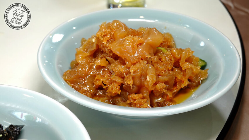 宜蘭縣礁溪鄉【 礁溪美食． 巨無霸米粉湯 】吃巨無霸海鮮米粉湯送10樣小菜絕對能滿足每個人的胃，很適合母親節帶全家一