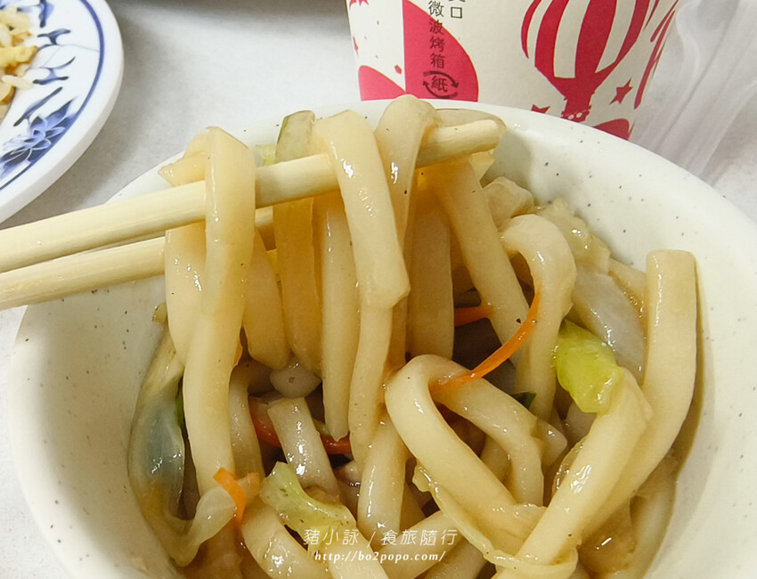 高雄。旗津》旗后活海產店。海產一條街上的40年老店