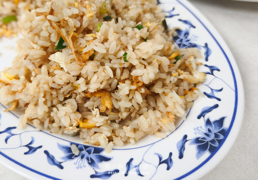 高雄。旗津》旗后活海產店。海產一條街上的40年老店