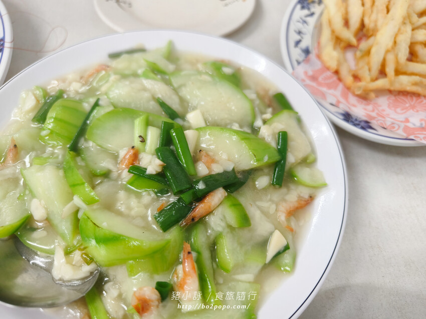 高雄。旗津》旗后活海產店。海產一條街上的40年老店