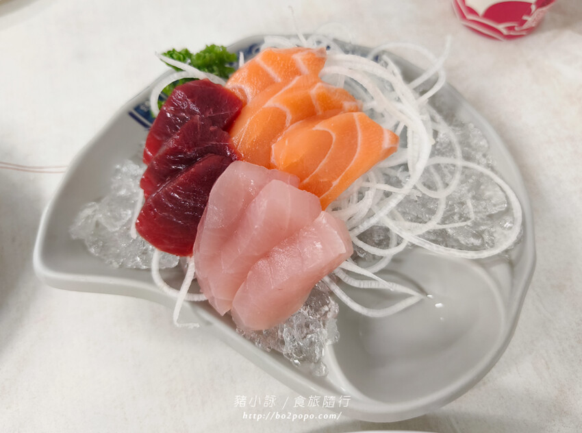 高雄。旗津》旗后活海產店。海產一條街上的40年老店