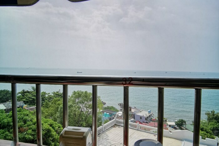 高雄。旗津》旗后活海產店。海產一條街上的40年老店