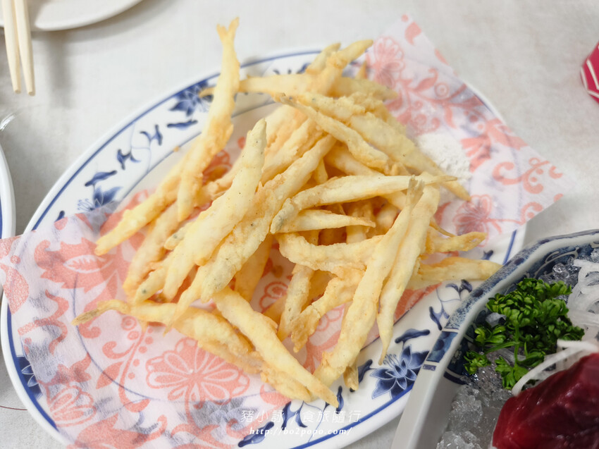 高雄。旗津》旗后活海產店。海產一條街上的40年老店