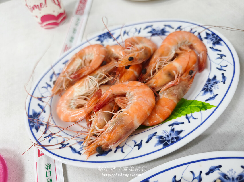 高雄。旗津》旗后活海產店。海產一條街上的40年老店